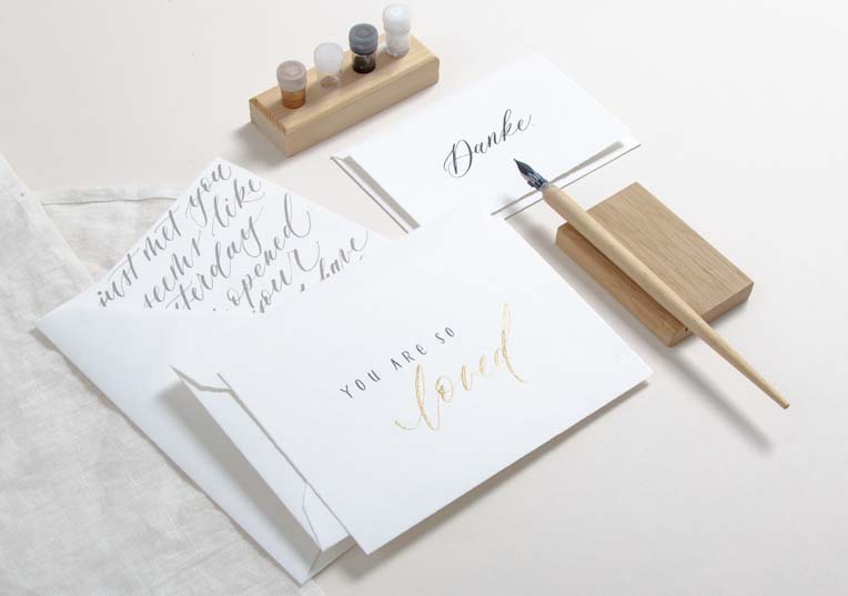 Büttenkarten mit Kalligrafie und Handlettering mit passenden Alt Holländisch Couverts