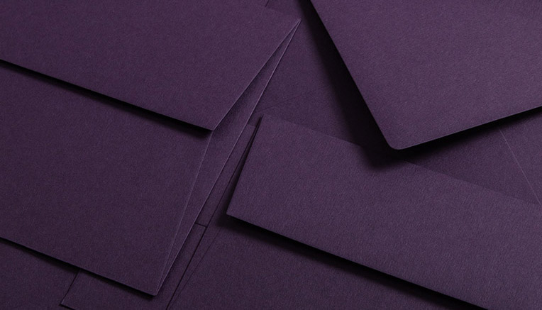 Carta e buste Colorplan nel colore Amethyst