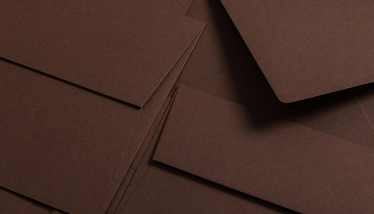 Carta e buste Colorplan nel colore Bark