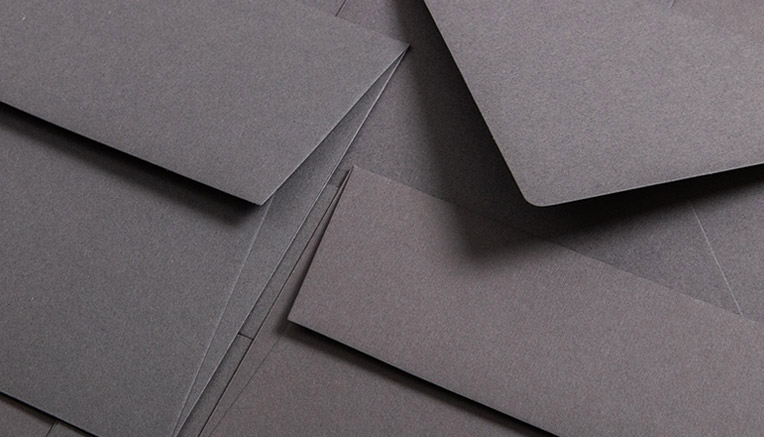 Carta e buste Colorplan nel colore Dark Grey