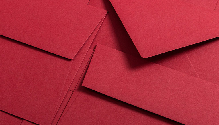 Carta e buste Colorplan nel colore Scarlet