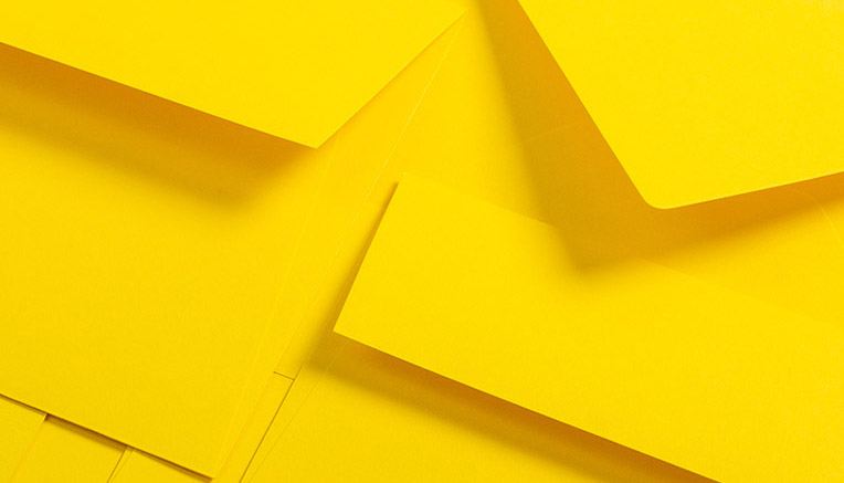 Carta e buste Colorplan nel colore Factoty Yellow
