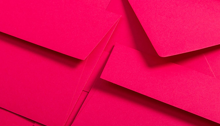 Carta e buste Colorplan nel colore Hot Pink