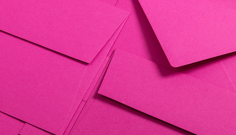 Carta e buste Colorplan nel colore Fuchsia Pink