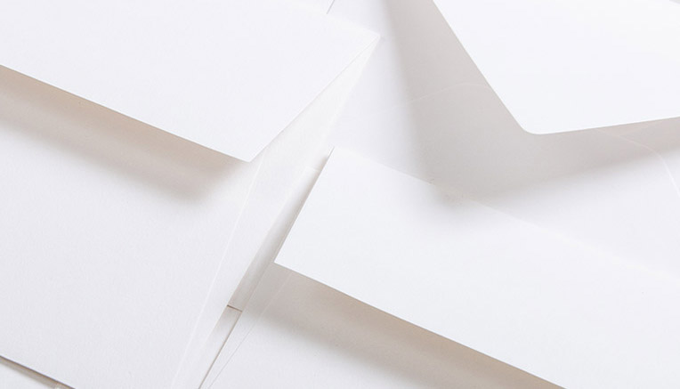 Carta e buste Colorplan nel colore Pristine White
