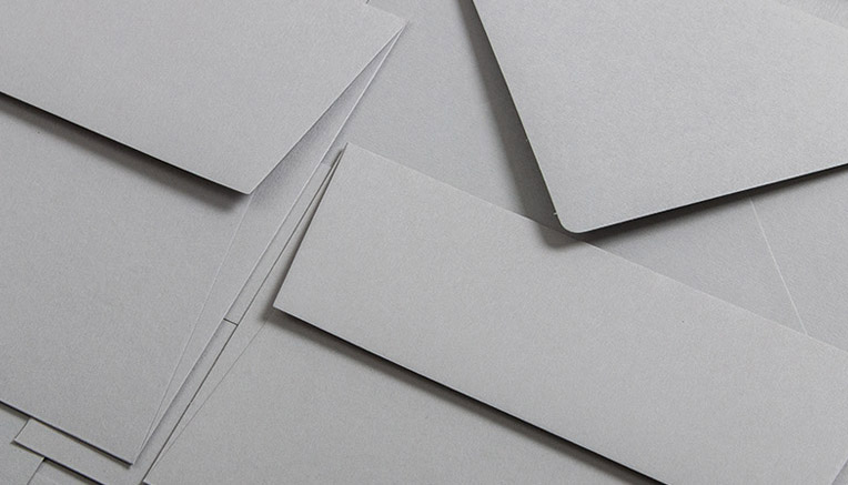 Carta e buste Colorplan nel colore Real Grey
