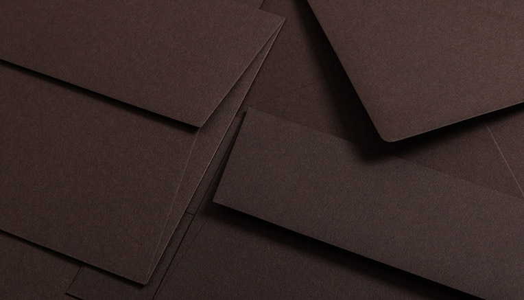 Carta e buste Colorplan nel colore Bitter chocolate