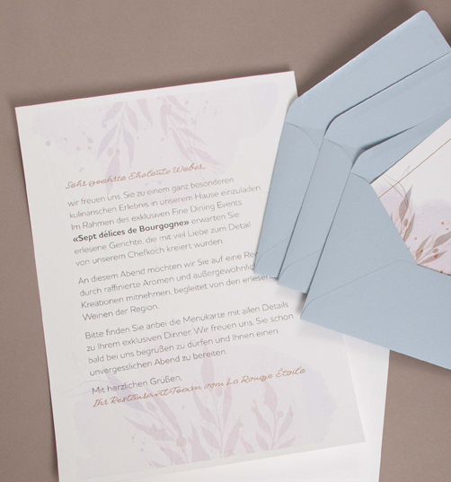 Metallic Stardust - Carta pregiata con un'elegante superficie bianca luccicante